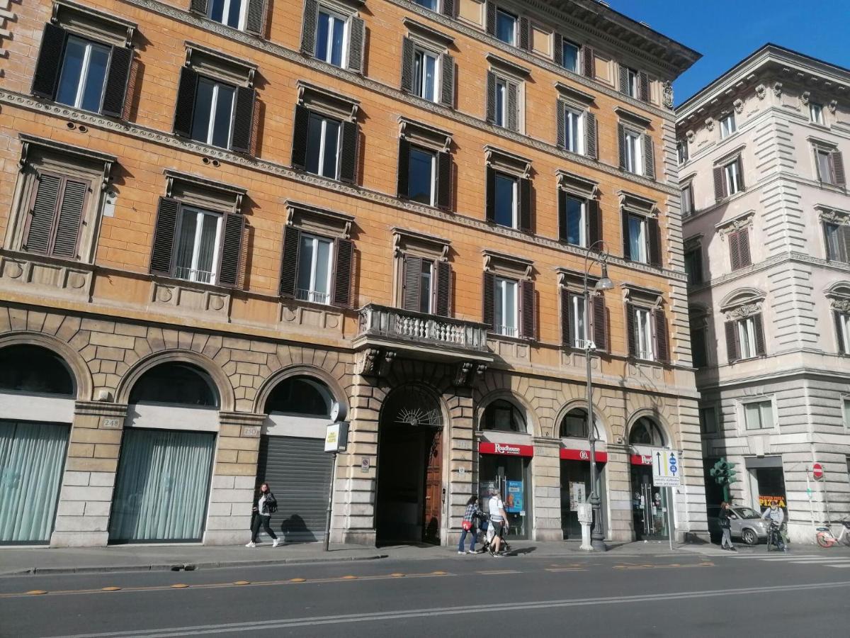 Vittorio Emanuele By Halldis Rome Exterior photo